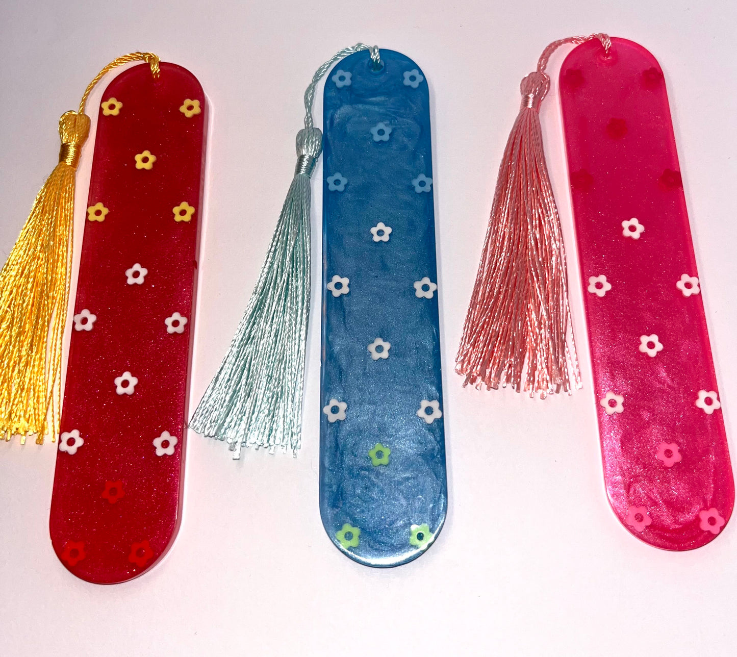 Dainty Flowers Round Edge Bookmark