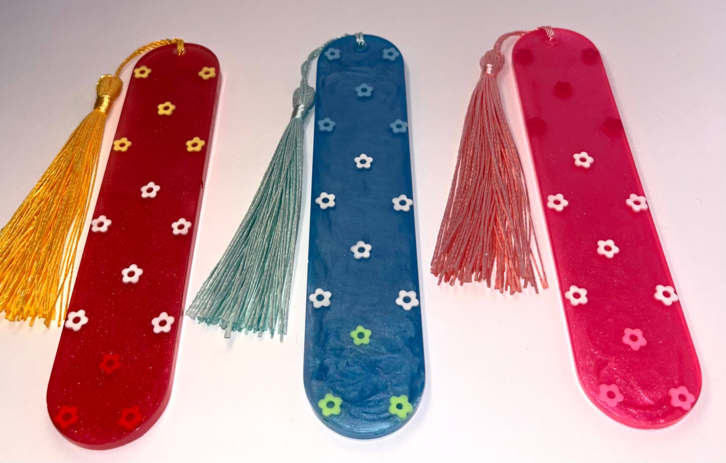 Dainty Flowers Round Edge Bookmark