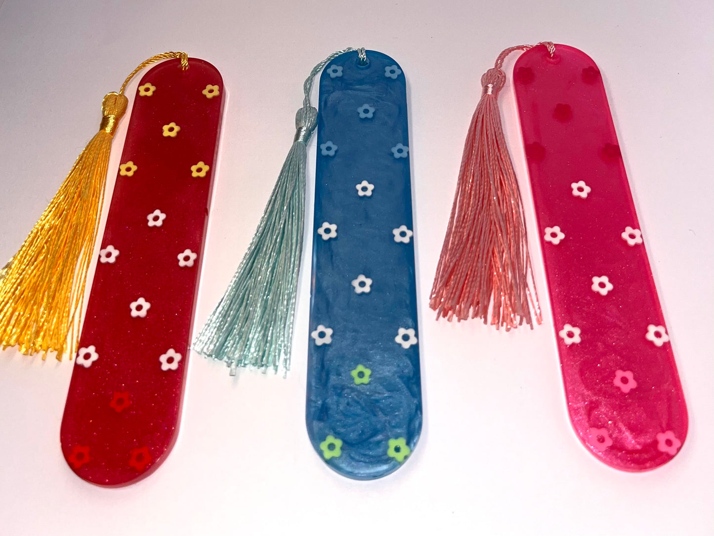 Dainty Flowers Round Edge Bookmark